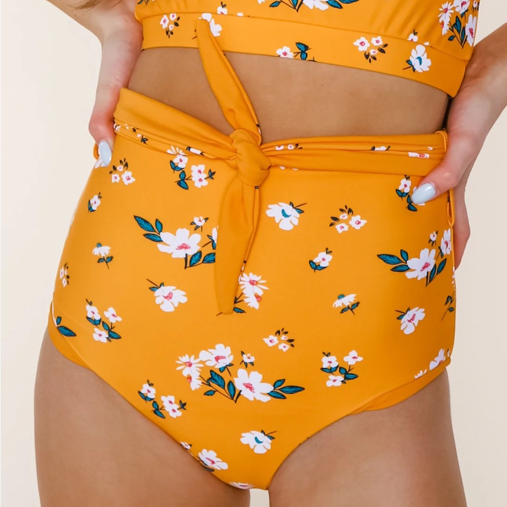 Floral High-Waisted Reversible Bikini Bottom- M